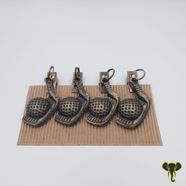 gold-golf-styled-table-cloth-clips