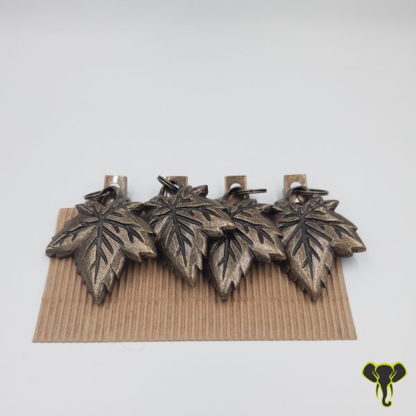 maple-leaves-styled-table-cloth-clips-